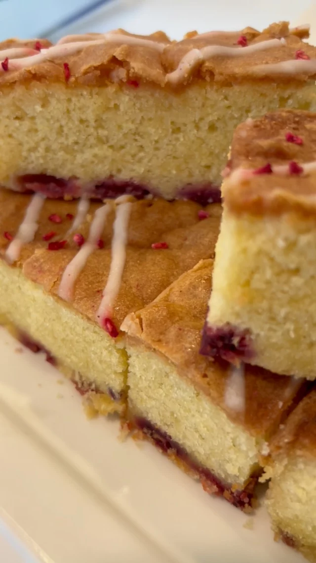 Lemon and Raspberry Traycake 🍋💕

Studded with whole, fresh raspberries, our Raspberry and Lemon Cake has a light lemon sponge and is finished with a classic lemon-drizzle glaze…

A year-round favourite that’s perfect as a summer treat 🍰

- pre cut into 18 generous portions -

Get your orders in now for next day delivery 🚚📦

#thefinestcakeco #handmadecakes #wholesalecake #bakers #cakesupplier #cakes #brownies #kentbusiness #coffeeshop #cafe